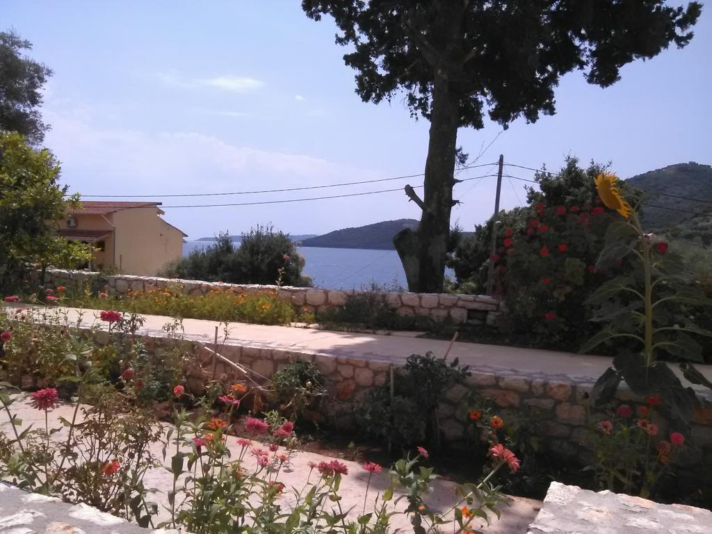 Mikros Gialos Apartments Exterior photo