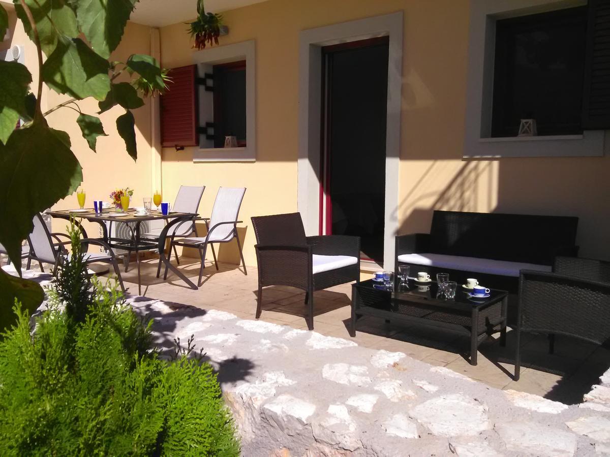 Mikros Gialos Apartments Exterior photo