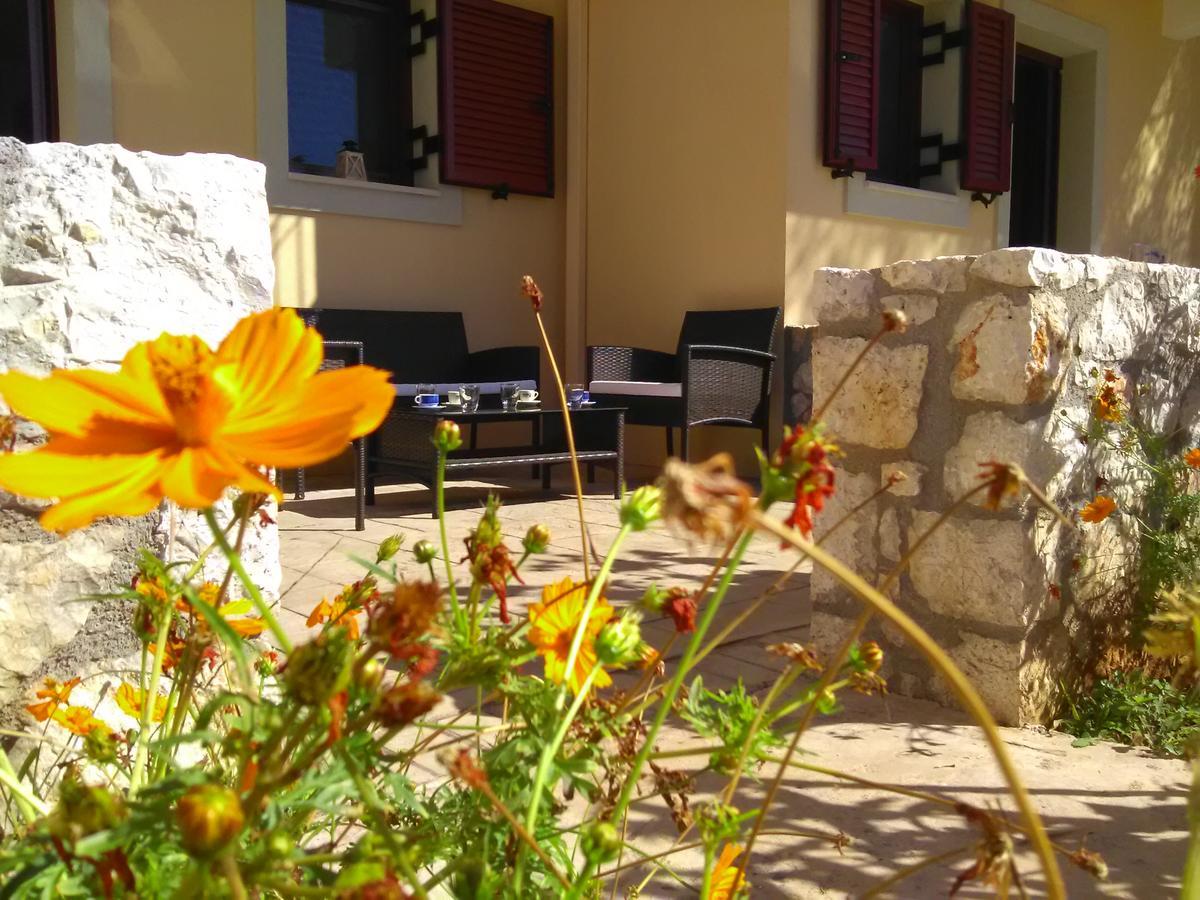 Mikros Gialos Apartments Exterior photo